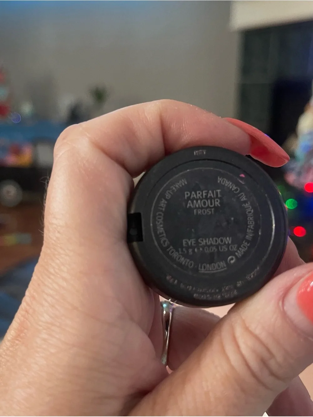 MAC Cosmetics discontinued Single Eyeshadow - parfait armour